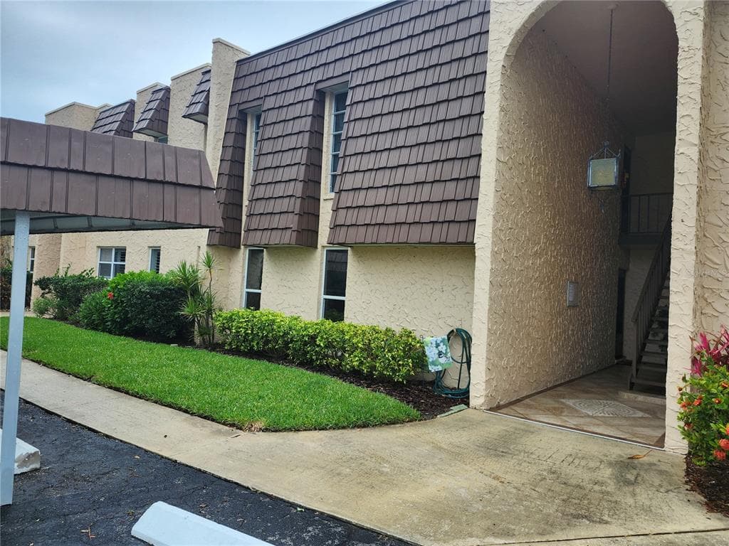 211 ASPEN CIRCLE UNIT 211 SEMINOLE, FL 33777