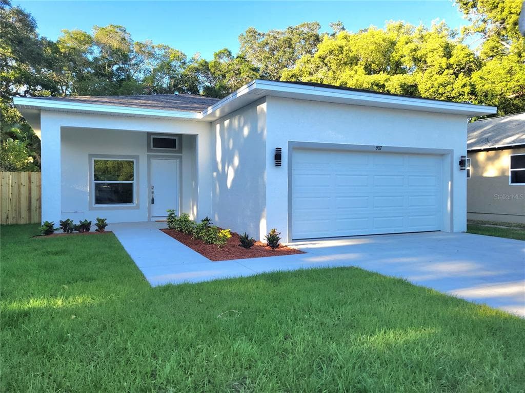 907 PLAZA STREET CLEARWATER, FL 33755