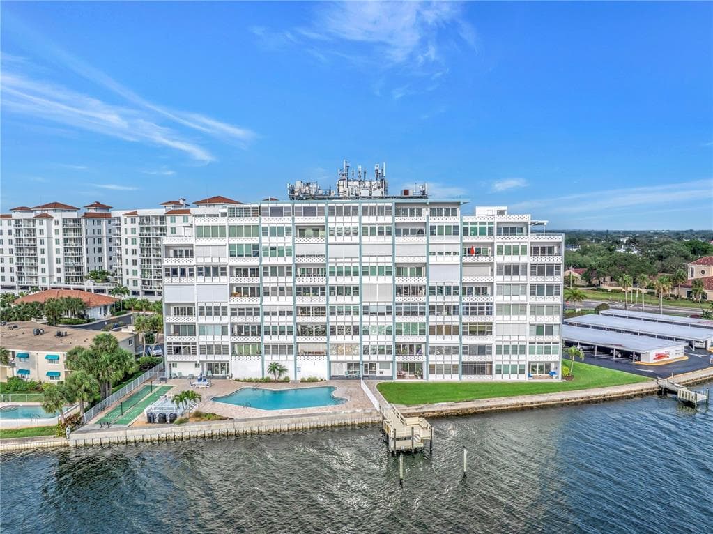 1365 SNELL ISLE BOULEVARD NE UNIT 7F ST PETERSBURG, FL 33704