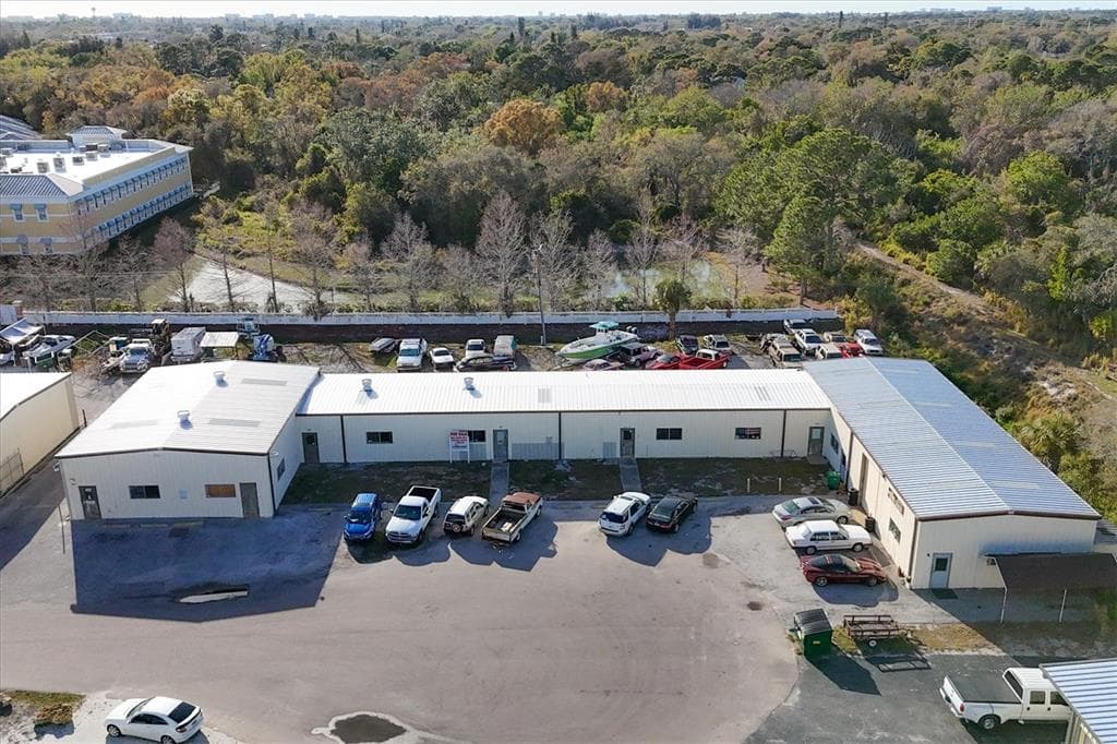5627 LAWTON DRIVE SARASOTA, FL 34233