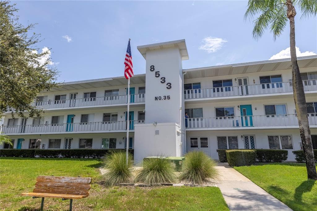 8533 110TH STREET UNIT 303 SEMINOLE, FL 33772