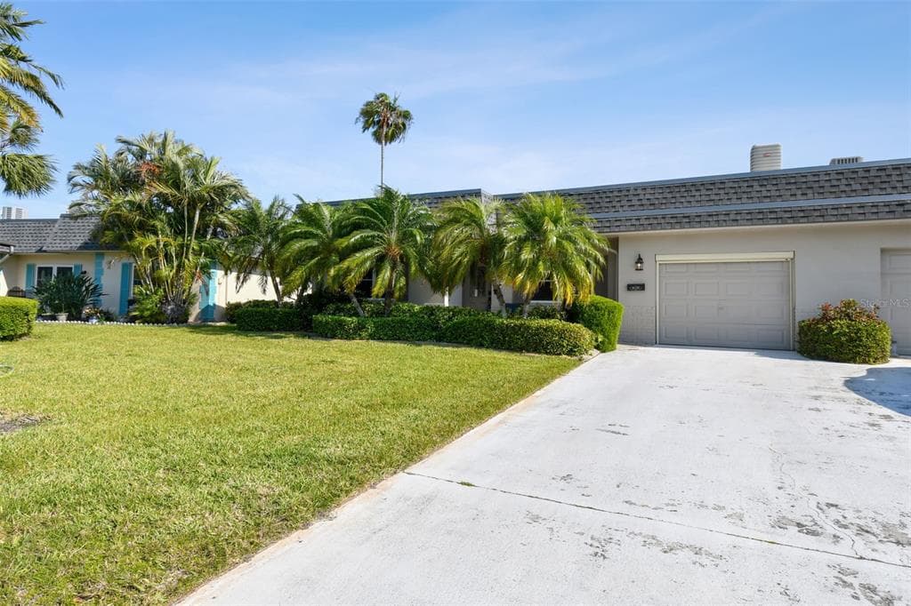 9135 PINEHURST DRIVE UNIT 6L