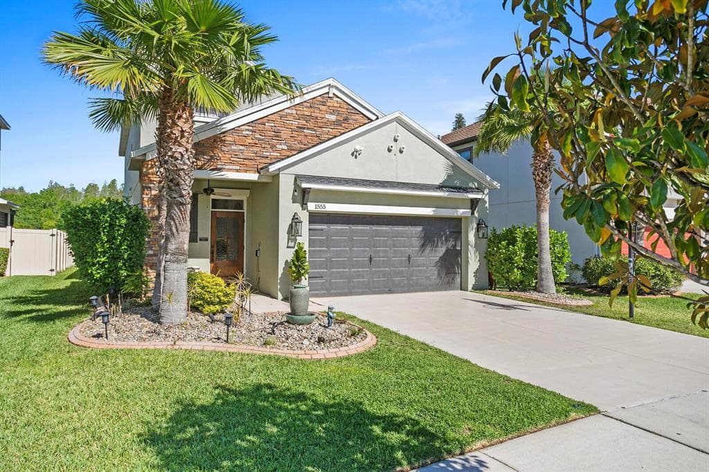 1555 LUDINGTON AVENUE WESLEY CHAPEL, FL 33543