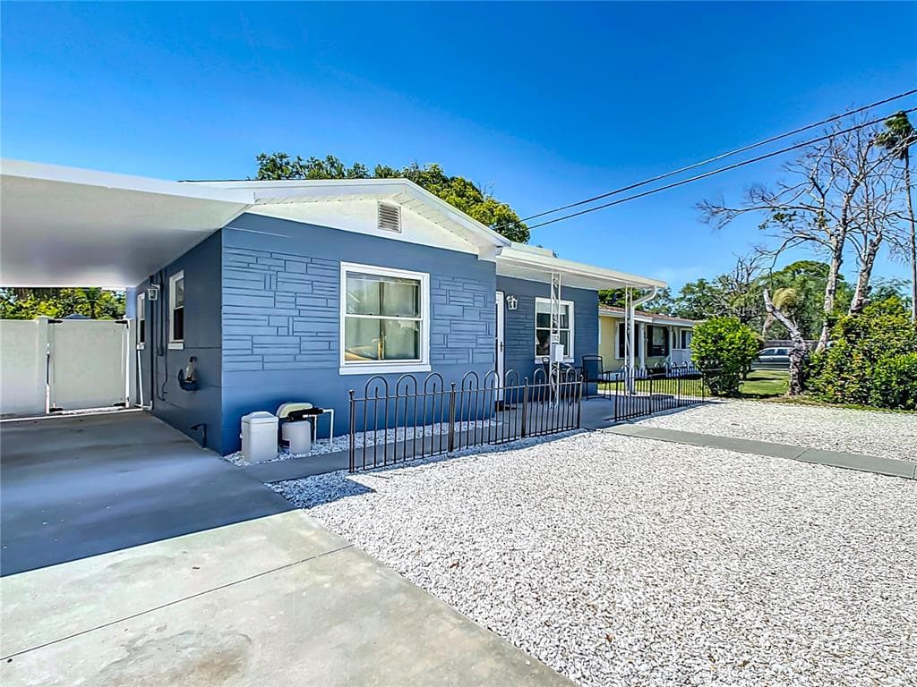3318 BOCA CIEGA DRIVE N ST PETERSBURG, FL 33710
