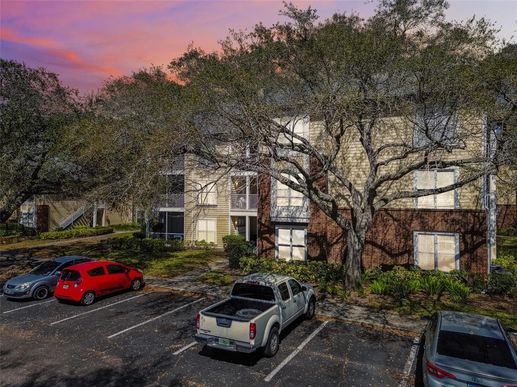 4115 CHATHAM OAK COURT UNIT 201 TAMPA, FL 33624