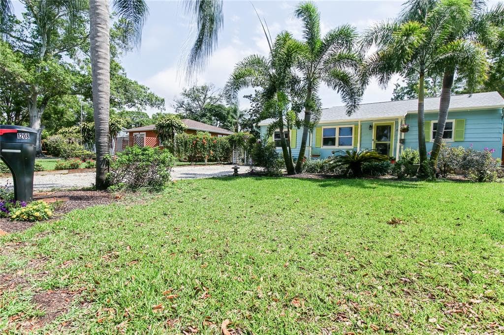 1208 HULL STREET S GULFPORT, FL 33707