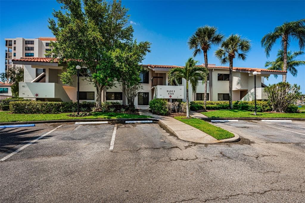6281 BAHIA DEL MAR BOULEVARD UNIT 105 ST PETERSBURG, FL 33715