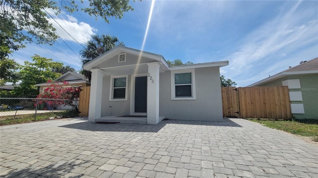 223 12TH AVENUE W BRADENTON, FL 34205