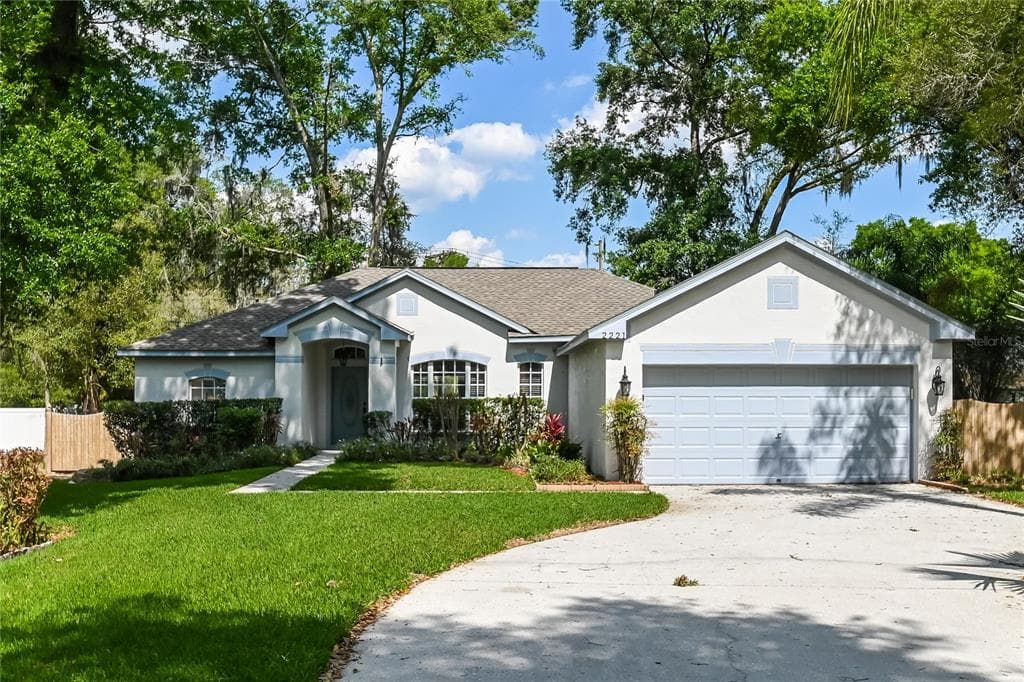 2221 MOUNTAIN MEADOW WAY VALRICO, FL 33594