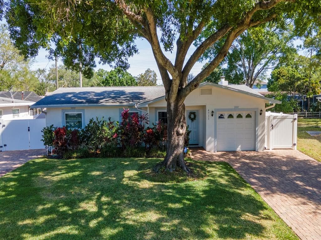 4711 W ALLINE AVENUE TAMPA, FL 33611