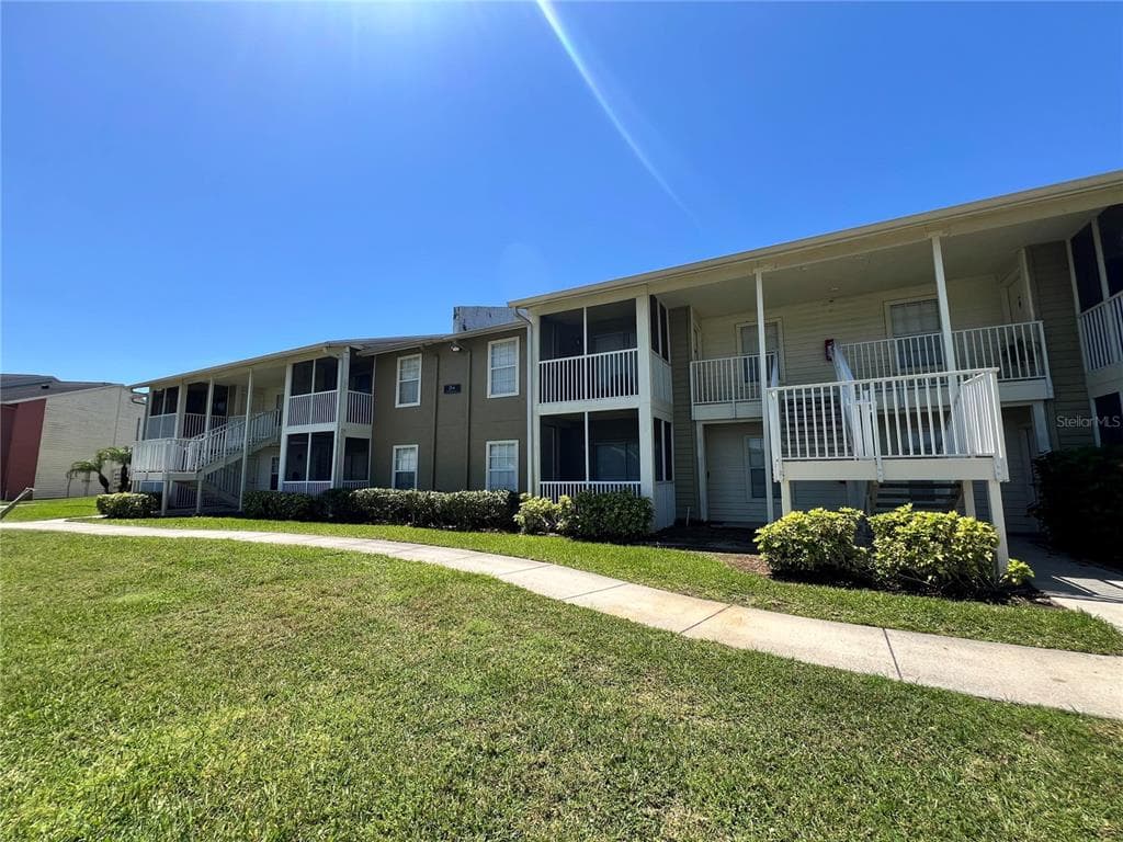 214 LAKE PARSONS GREEN UNIT 207 BRANDON, FL 33511