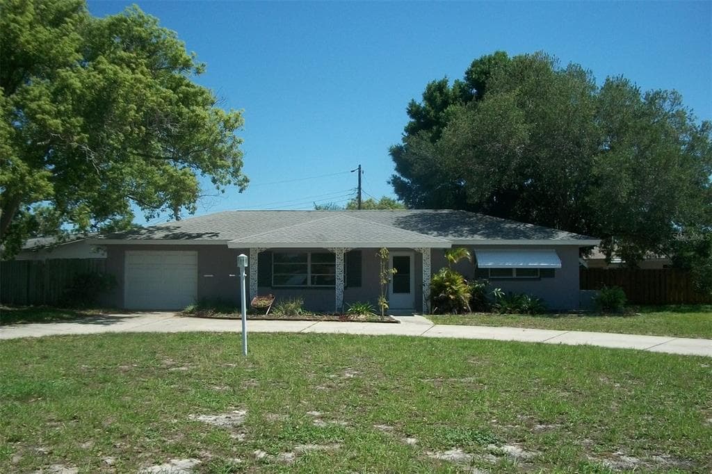 8805 110TH LANE SEMINOLE, FL 33772