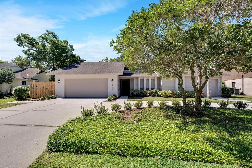 2727 HORSESHOE DR PLANT CITY, FL 33566