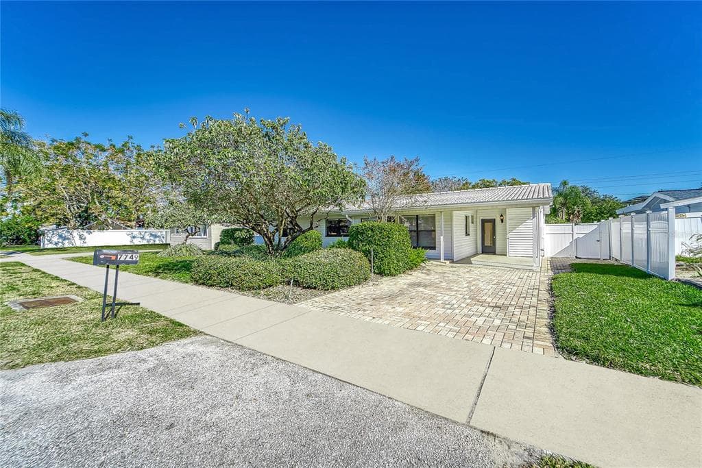 7749 RIDGE ROAD SEMINOLE, FL 33772
