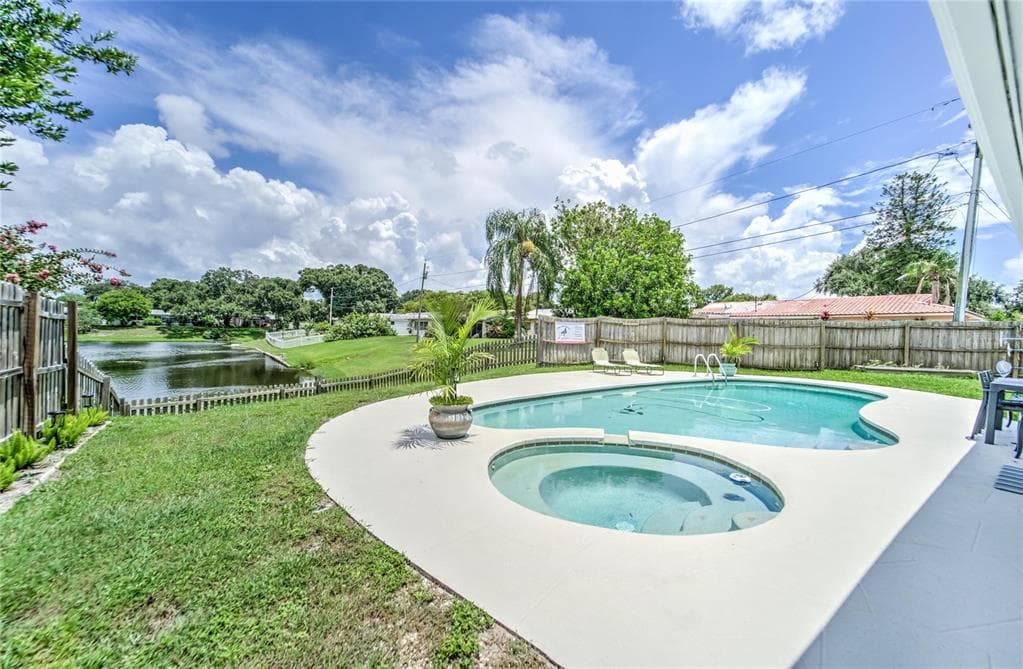 2084 FOREST DRIVE CLEARWATER, FL 33763