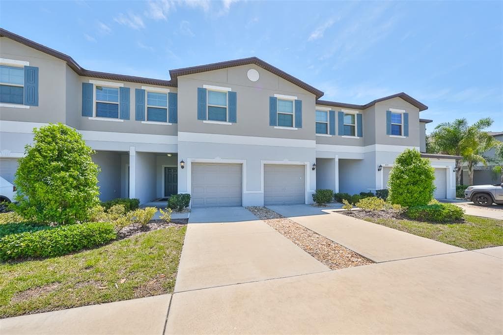 9743 PEMBROOKE PINES DRIVE SUN CITY CENTER, FL 33573
