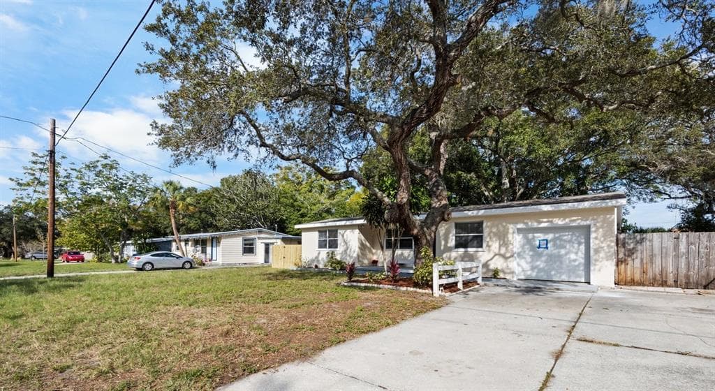 812 S PALM DRIVE LARGO, FL 33770
