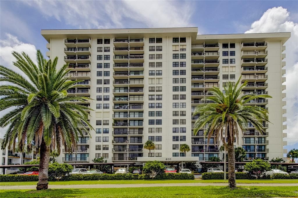 400 ISLAND WAY UNIT 401 CLEARWATER BEACH, FL 33767