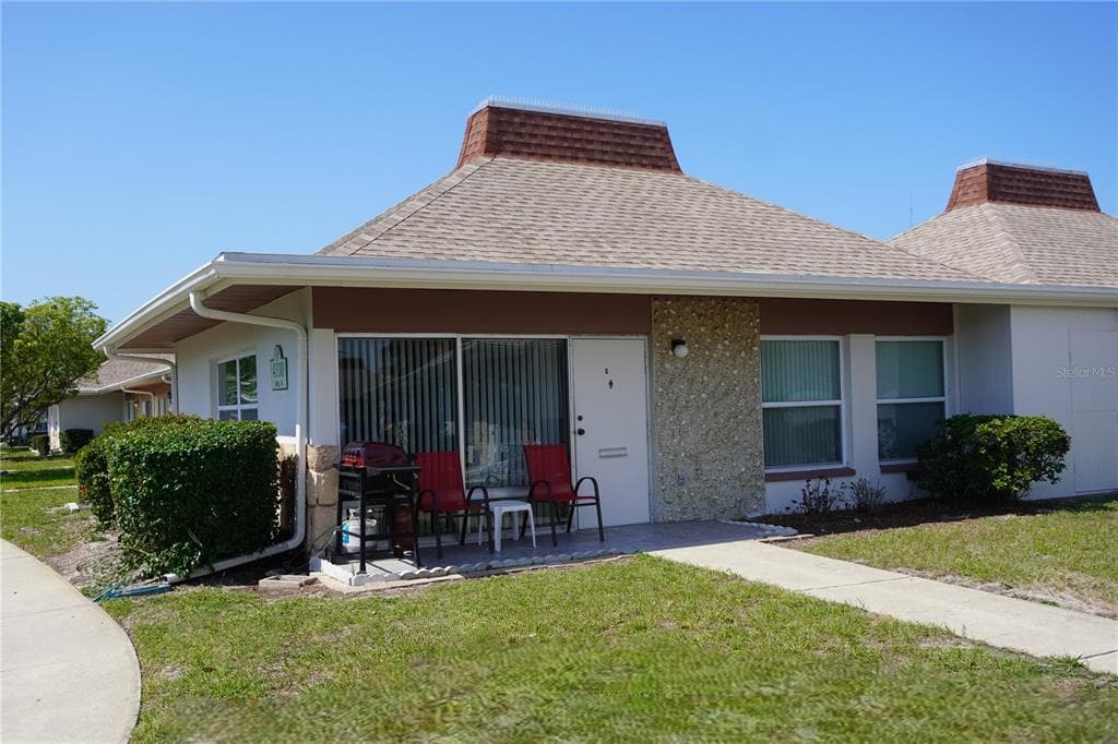 4330 TAHITIAN GARDENS CIRCLE UNIT E HOLIDAY, FL 34691
