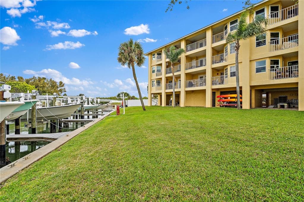 1125 PINELLAS BAYWAY S UNIT 100 ST PETERSBURG, FL 33715