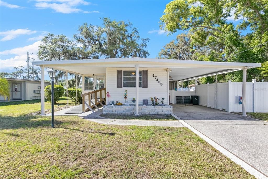 37408 MELINDA AVENUE ZEPHYRHILLS, FL 33542