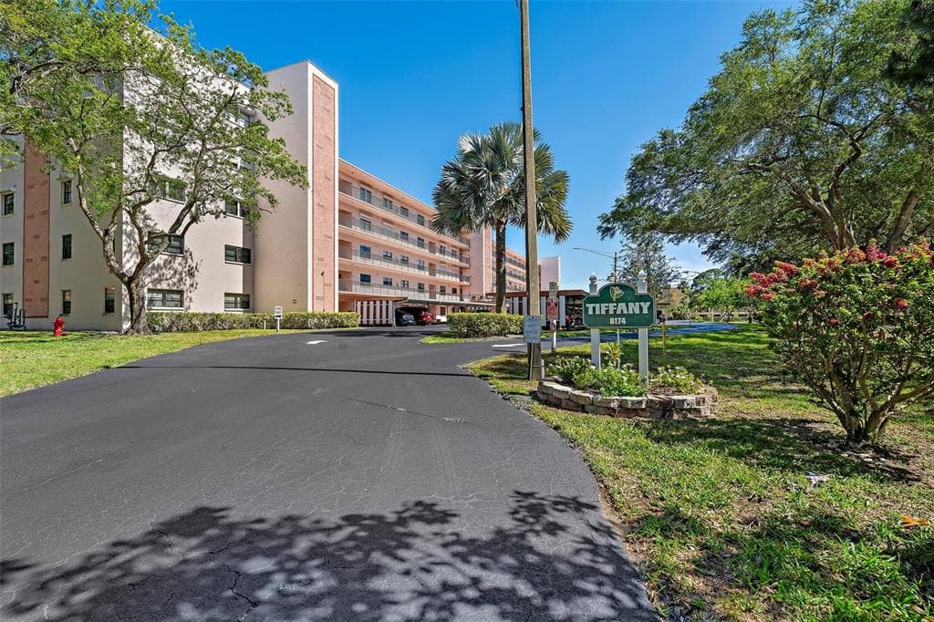 8174 TERRACE GARDEN DRIVE N UNIT 306 ST PETERSBURG, FL 33709