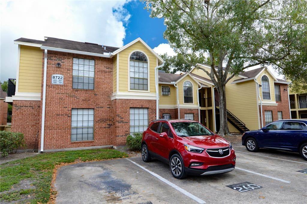 8722 MALLARD RESERVE DRIVE UNIT 202 TAMPA, FL 33614