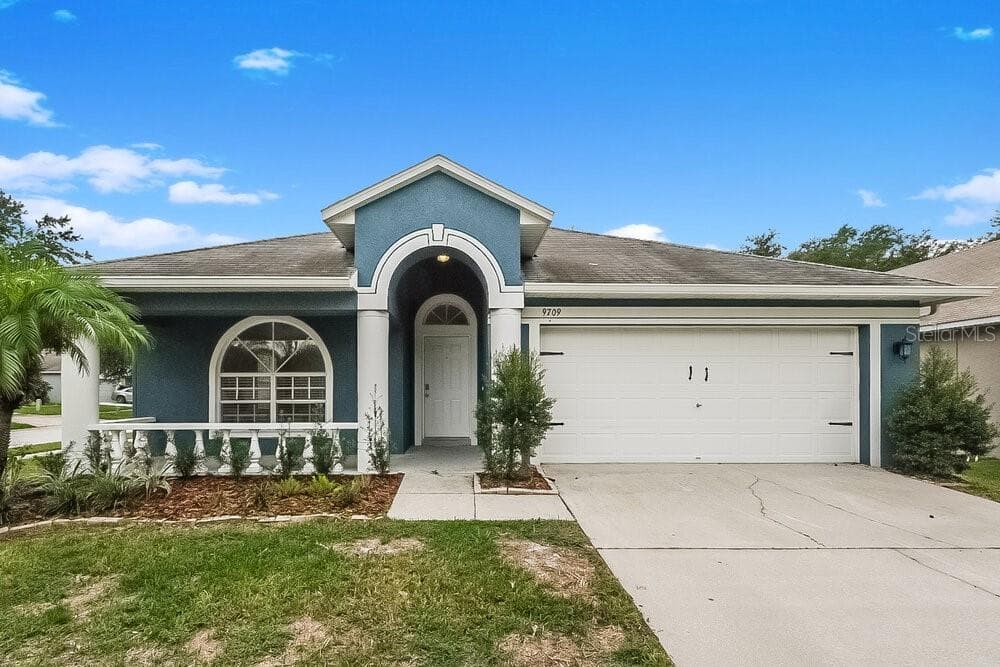 9709 WHITE BARN WAY RIVERVIEW, FL 33569