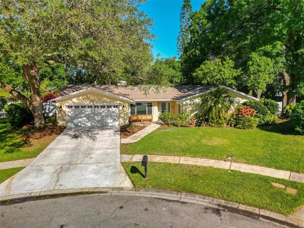 5001 BARROWE PL TAMPA, FL 33624