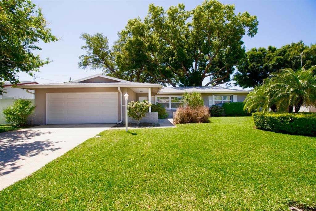 13926 SUNSET DRIVE LARGO, FL 33774