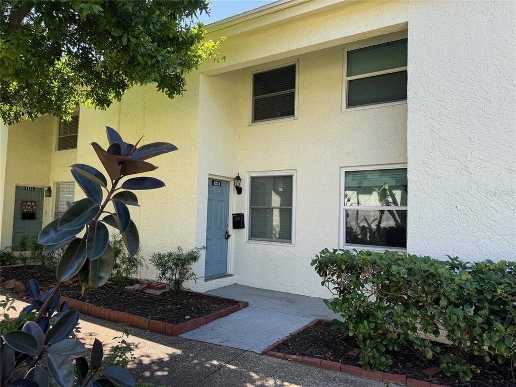 4224 LA DEGA COURT TAMPA, FL 33611