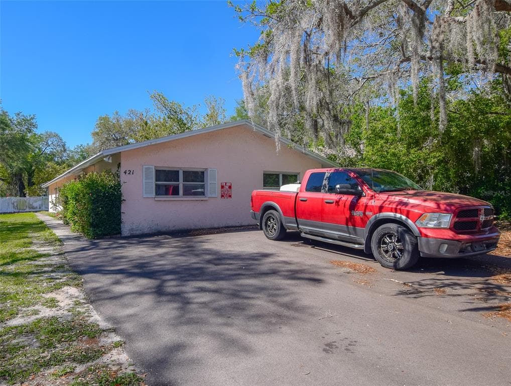 421 6TH AVENUE NE LARGO, FL 33770