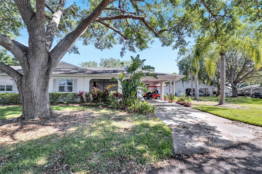2104 HAILSTONE CIRCLE UNIT 2104 SUN CITY CENTER, FL 33573