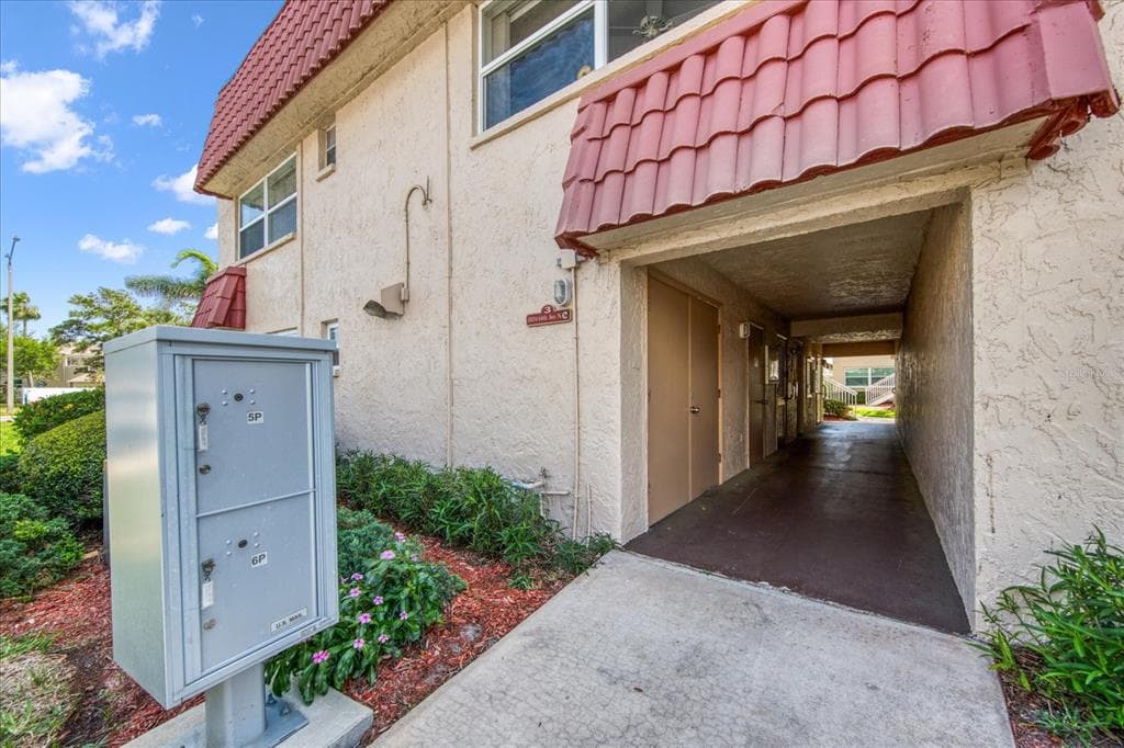 10034 64TH AVENUE N UNIT 24 ST PETERSBURG, FL 33708