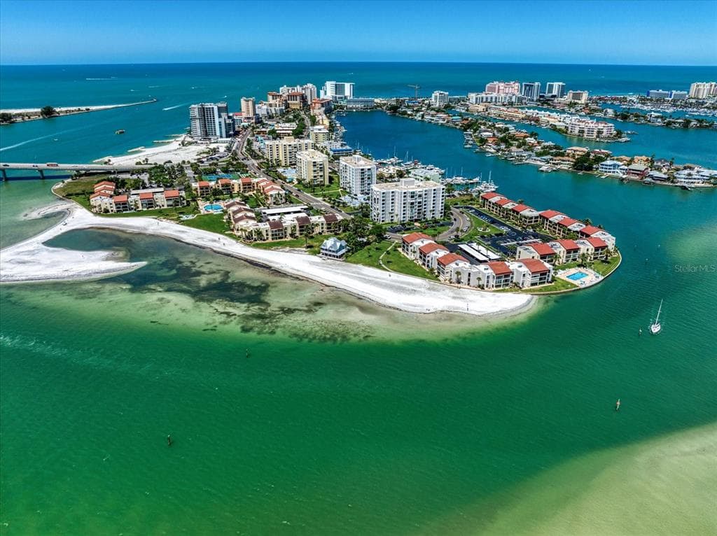 895 S GULFVIEW BOULEVARD UNIT 102 CLEARWATER BEACH, FL 33767
