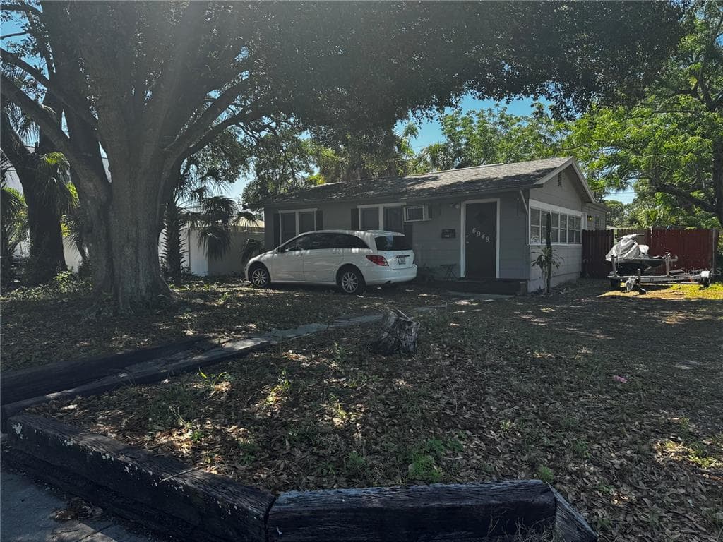 6948 DARTMOUTH AVE N ST PETERSBURG, FL 33710