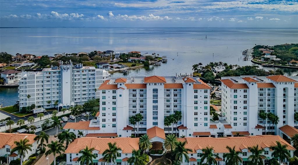 1325 SNELL ISLE BOULEVARD NE UNIT 611 ST PETERSBURG, FL 33704