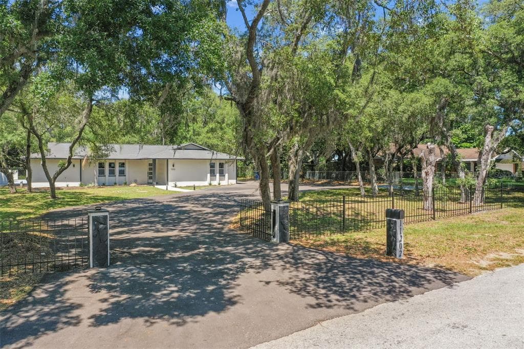 11202 N 52ND STREET TAMPA, FL 33617