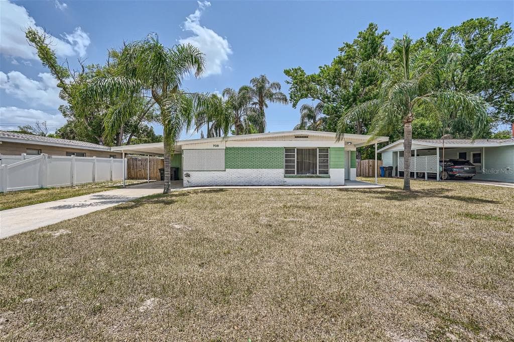 708 LAKEWOOD AVENUE TAMPA, FL 33613