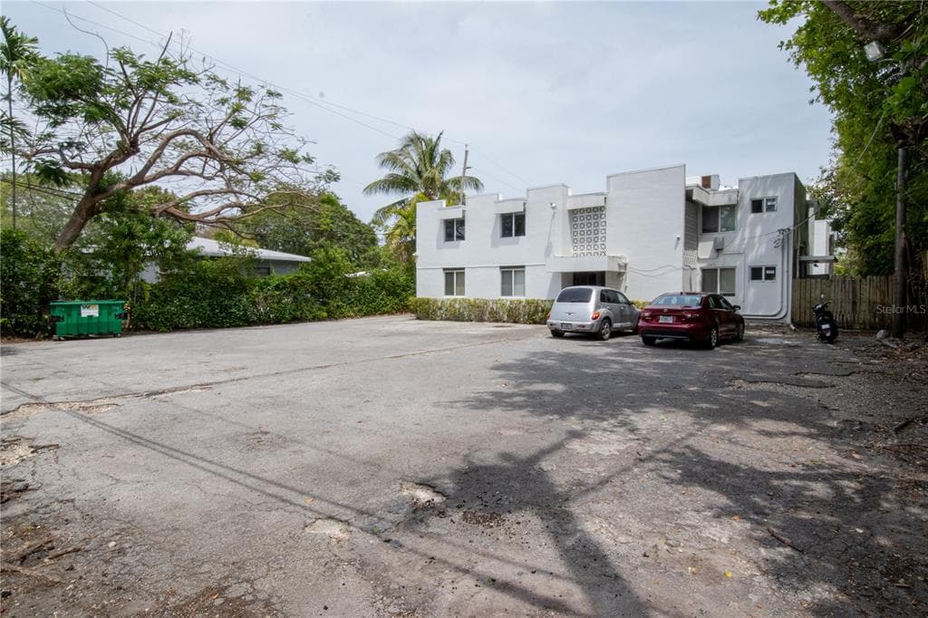 5814 NE 4TH COURT UNIT 103 MIAMI, FL 33173