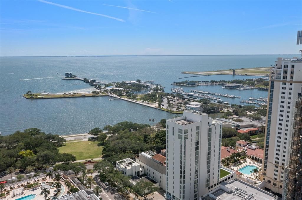 176 4TH AVENUE NE UNIT 1601 ST PETERSBURG, FL 33701
