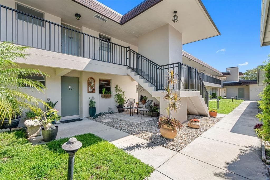 9945 47TH AVENUE N UNIT 109 ST PETERSBURG, FL 33708