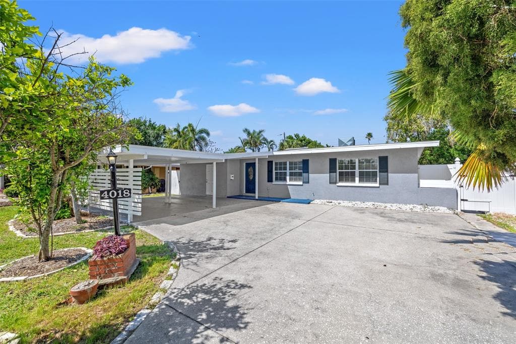 4018 HELENA STREET NE ST PETERSBURG, FL 33703