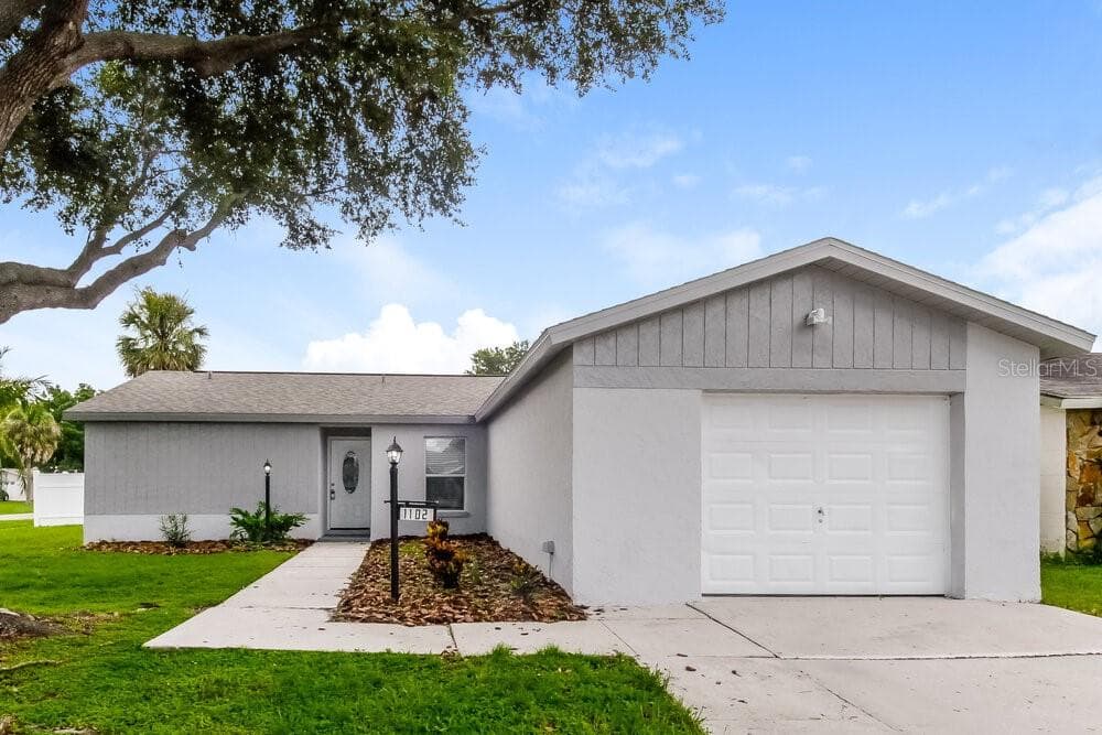 1102 PINE RIDGE CIRCLE W BRANDON, FL 33511