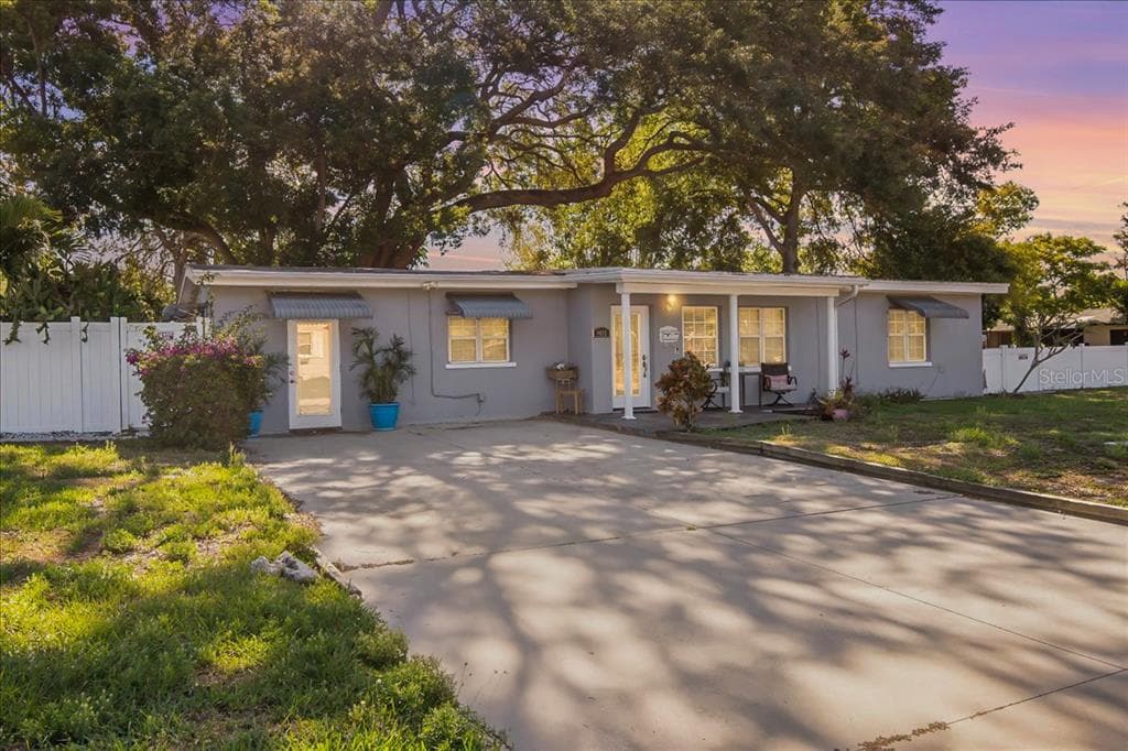 801 43RD STREET N ST PETERSBURG, FL 33713