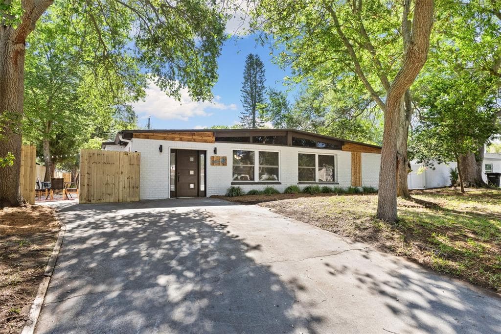 1511 RIDGE AVENUE CLEARWATER, FL 33755