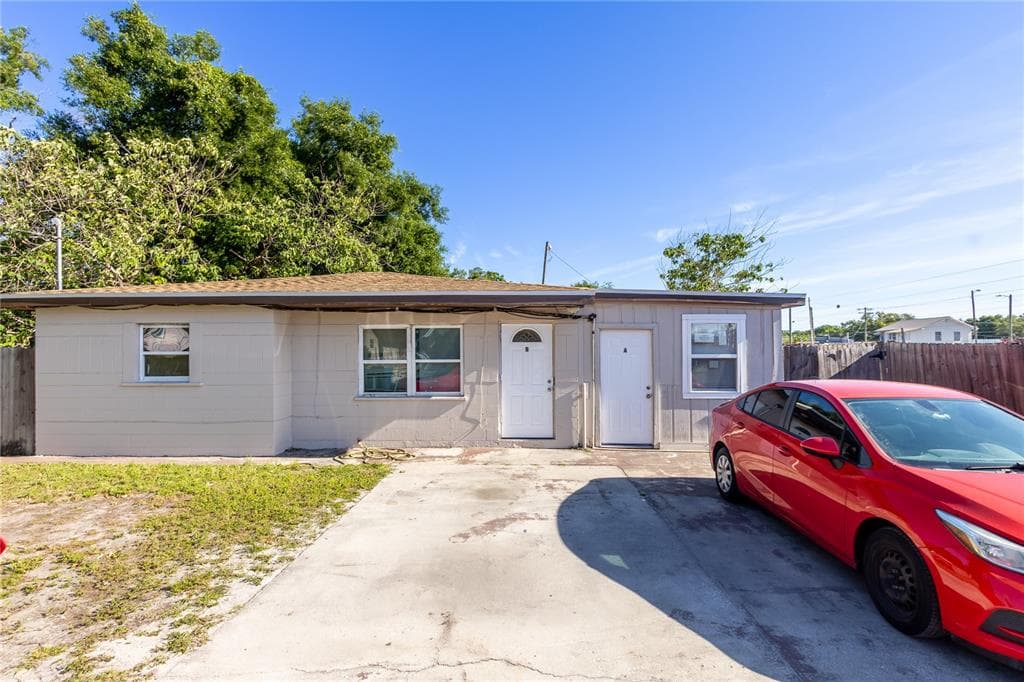 812 E LOTUS AVENUE TAMPA, FL 33612