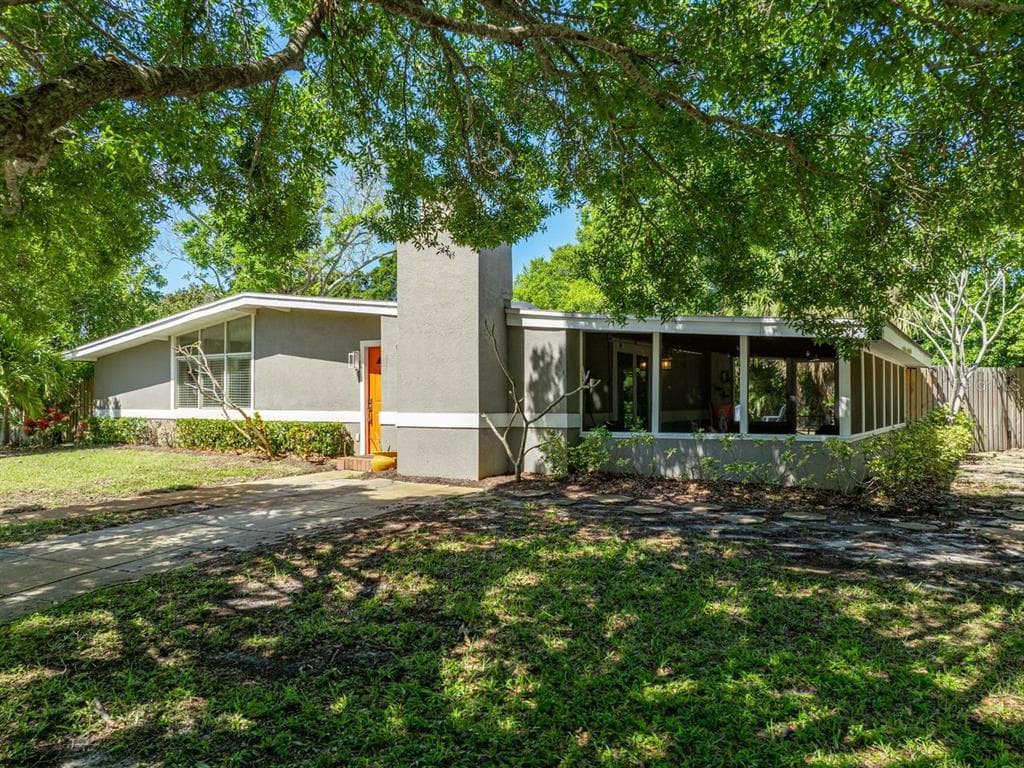 4001 NEPTUNE DRIVE SE ST PETERSBURG, FL 33705