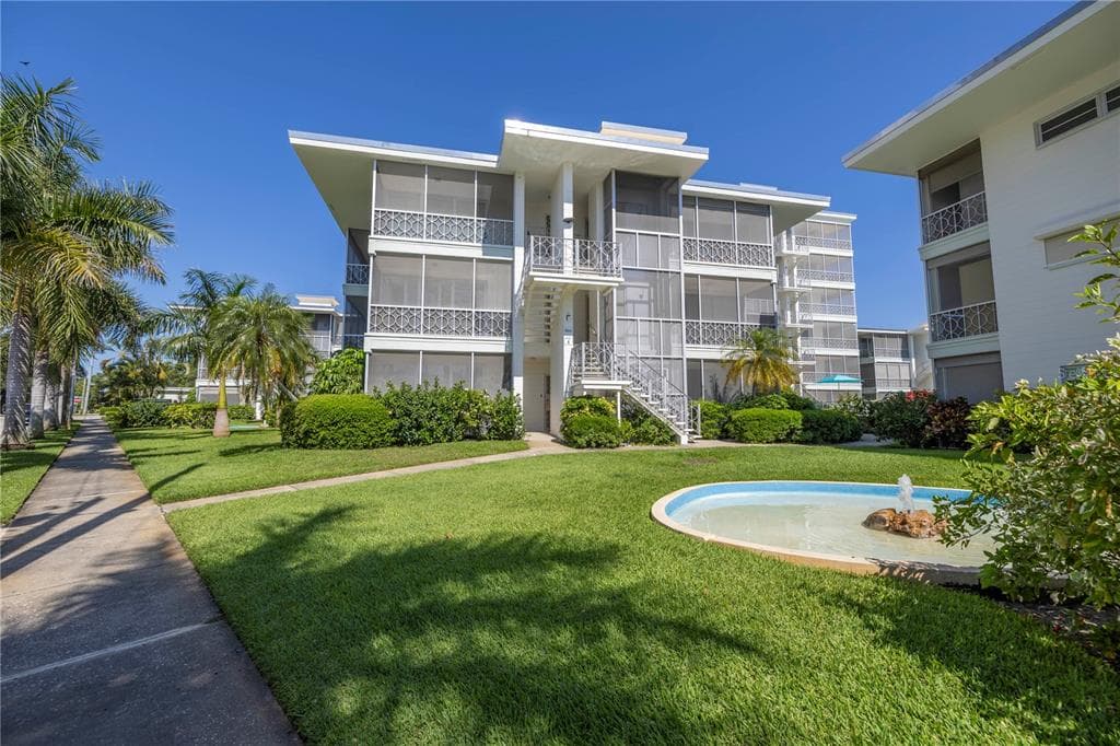 655 10TH AVENUE NE UNIT 2 ST PETERSBURG, FL 33701