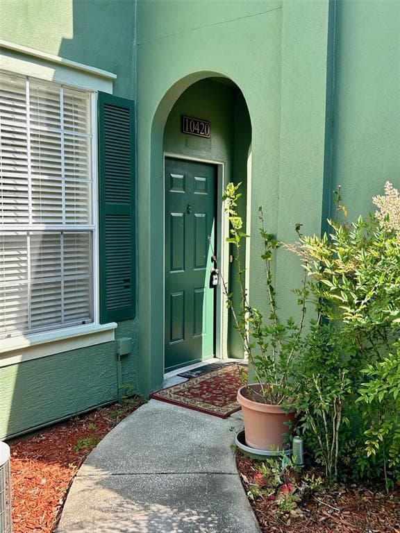 10420 WHITE LAKE COURT UNIT 10420 TAMPA, FL 33626